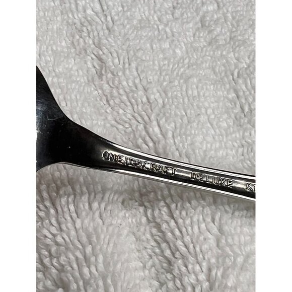 (1) Oneidacraft Deluxe Stainless Steel Chateau 6" Teaspoon Glossy Replacement - Picture 7 of 8